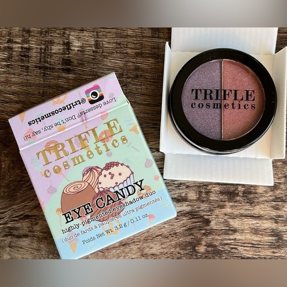 NEW Make Up Bundle Concealer, Beauty Blender, Eye Shadow, Sponge, Butterfly Bag - Picture 15 of 16